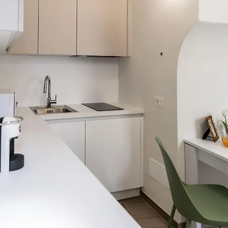 Borgo Dei Nonni - By Lovecomo 度假居 梅纳焦