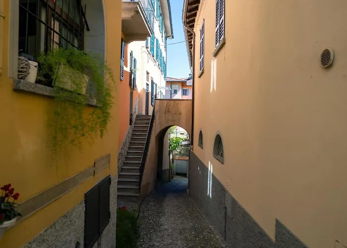 Borgo Dei Nonni - By Lovecomo Nyaraló Menaggio